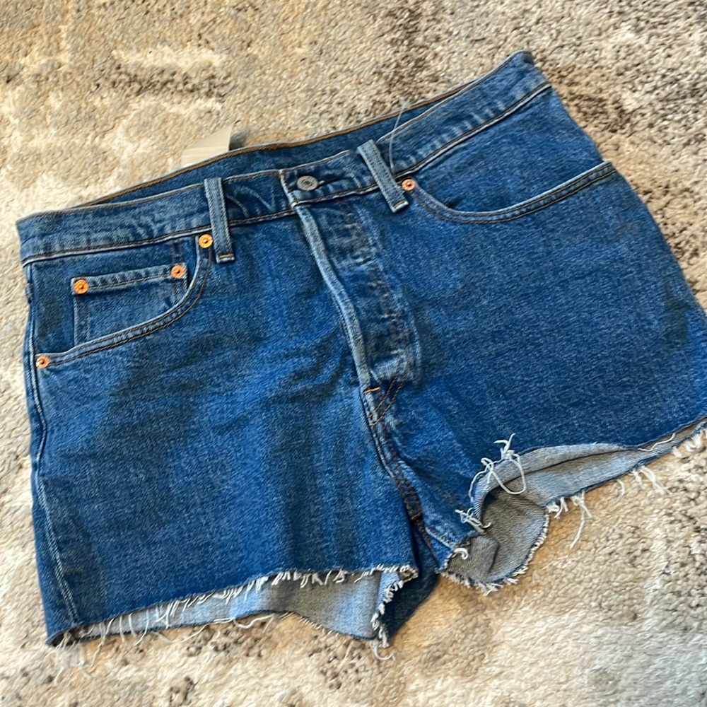 NWT Levi’s 501 mid rise  cut off shorts